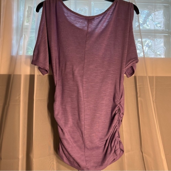Wet Seal Women’s Medium Purple Shirt, Cold Shouldet - Picture 4 of 7